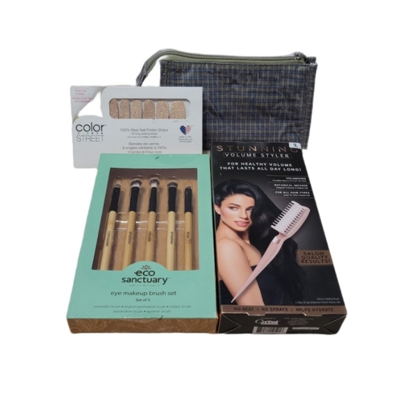 Beauty Bundle Volume adding brush, Nail polish strips, Make-up brushes, & Bag - Picture 1 of 16